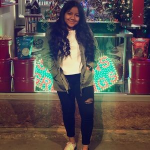 Meet your Posher, Leslie